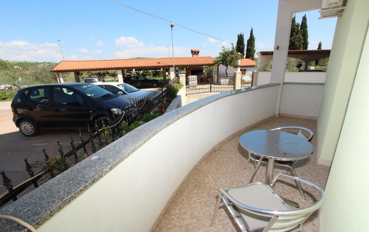 Apartments Villa Mara 로비니 외부 사진