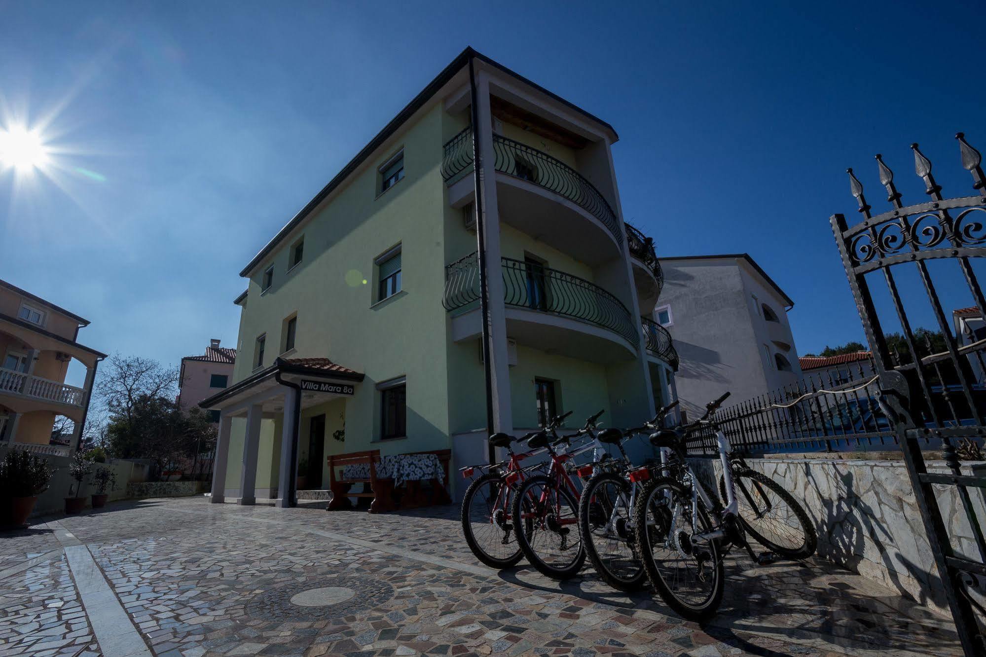 Apartments Villa Mara 로비니 외부 사진