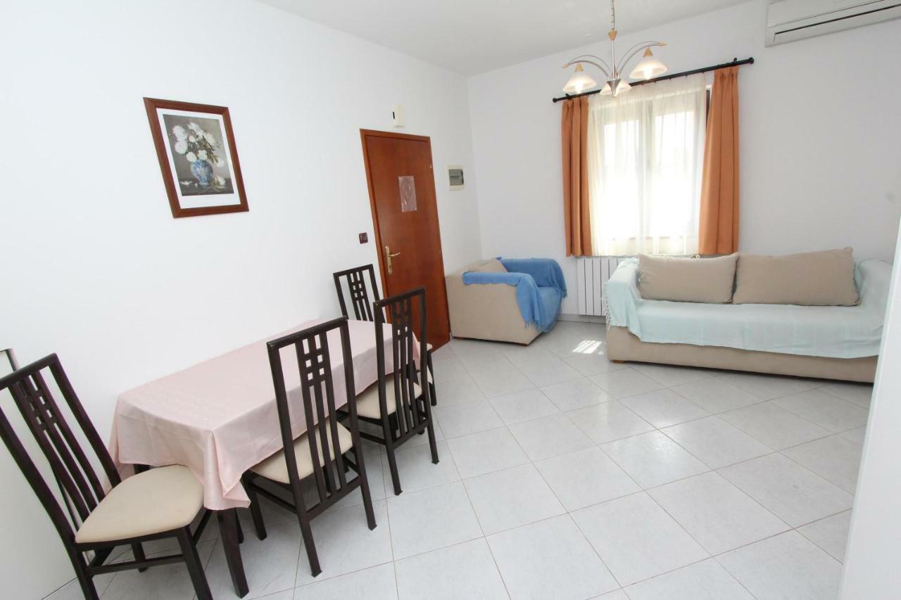 Apartments Villa Mara 로비니 외부 사진