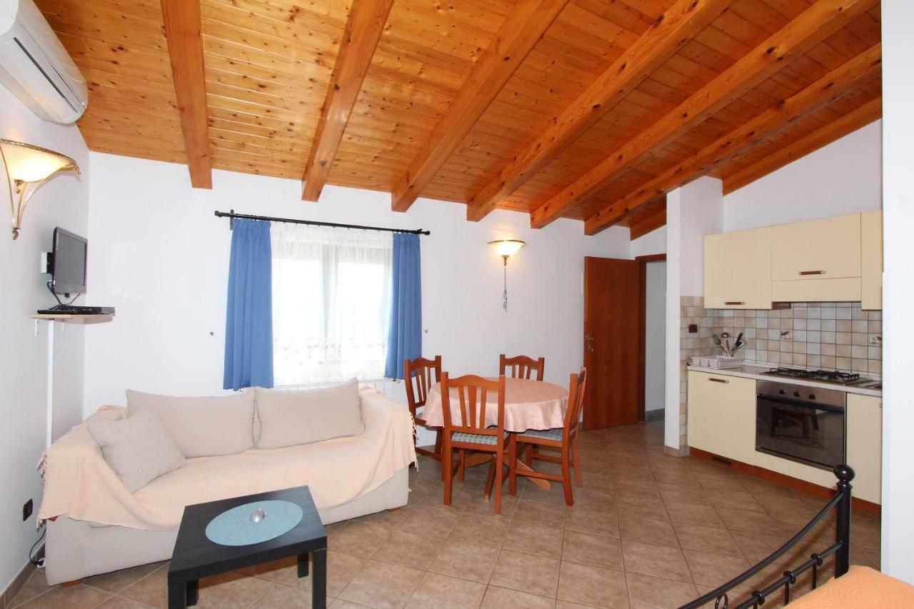 Apartments Villa Mara 로비니 외부 사진