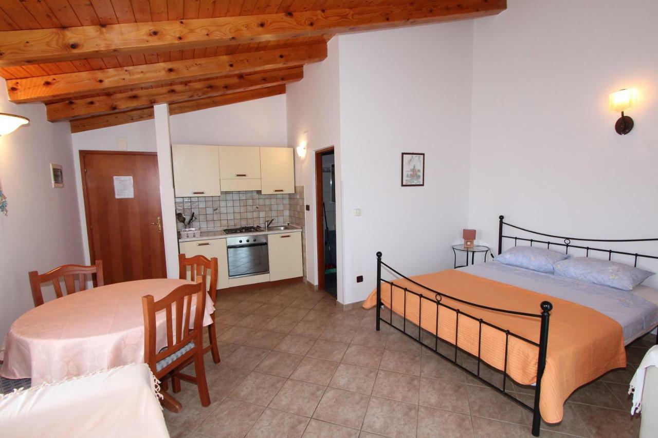 Apartments Villa Mara 로비니 외부 사진