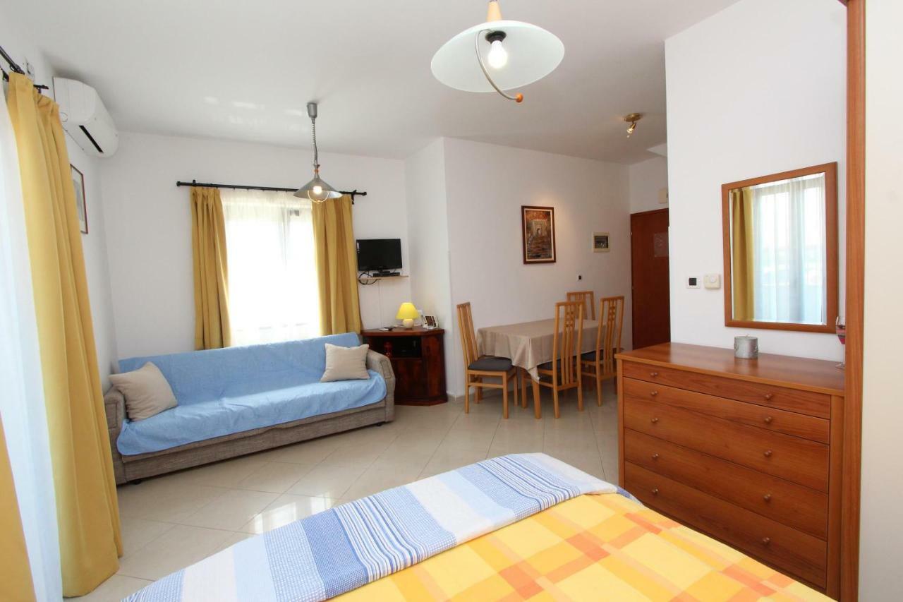 Apartments Villa Mara 로비니 외부 사진