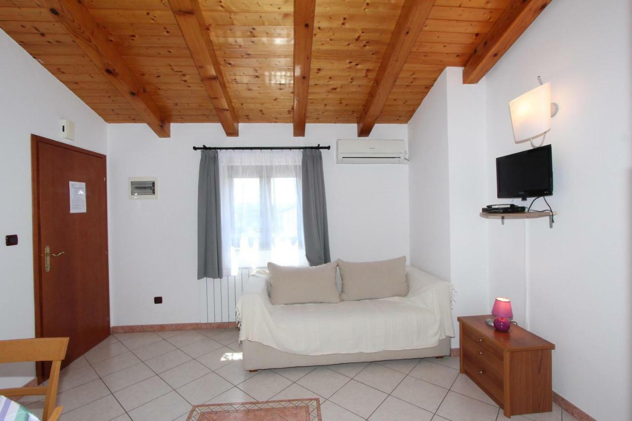Apartments Villa Mara 로비니 외부 사진